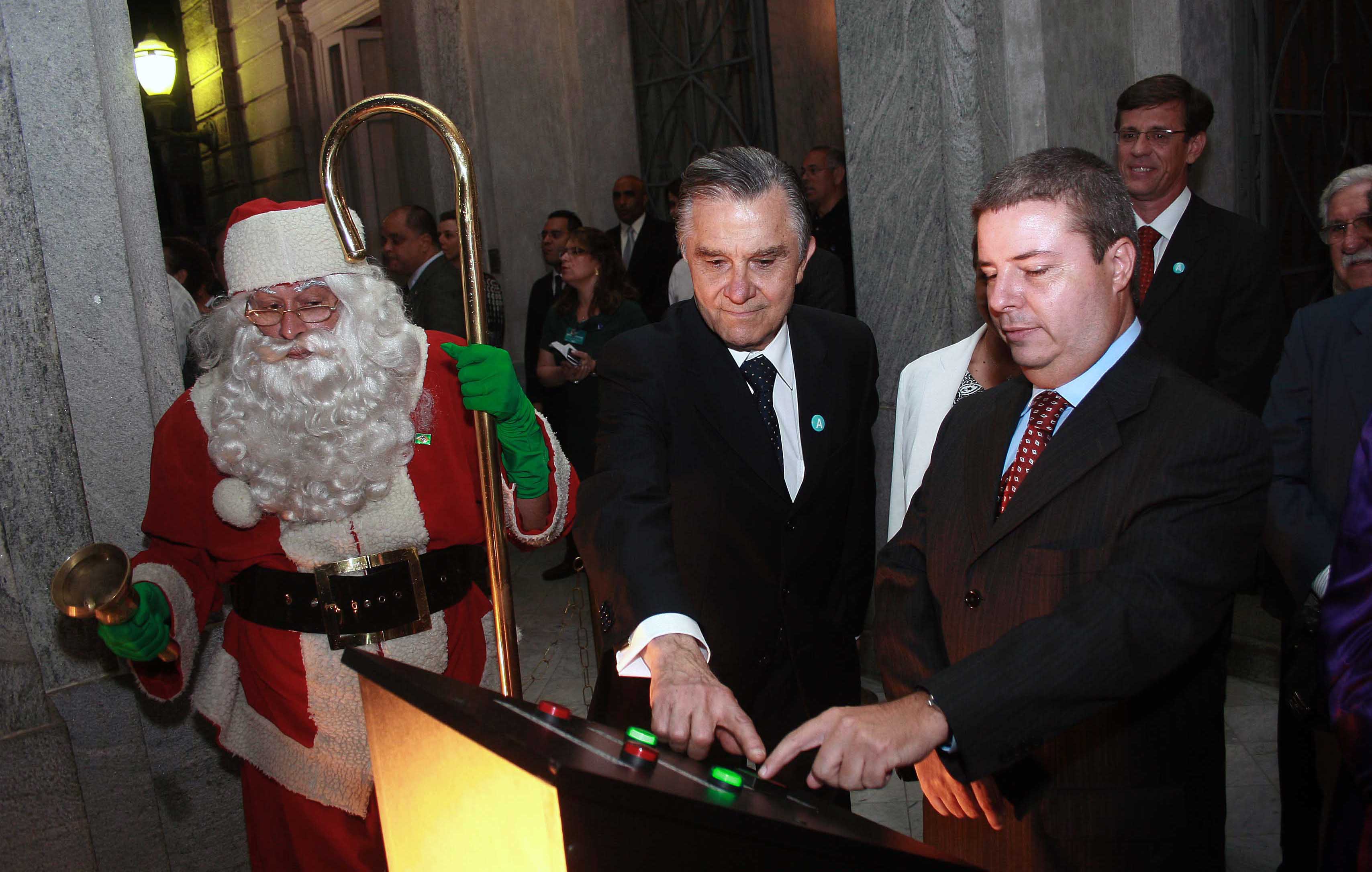 Governador inaugura iluminação de Natal da Praça da Liberdade | BLOG do  PSDB de Minas Gerais